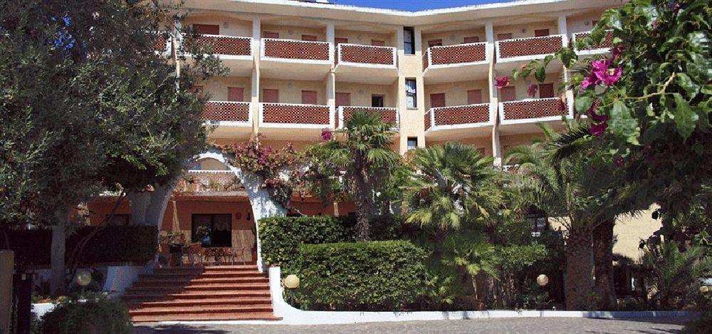 Hotel Punta Faro Capo Vaticano Buitenkant foto