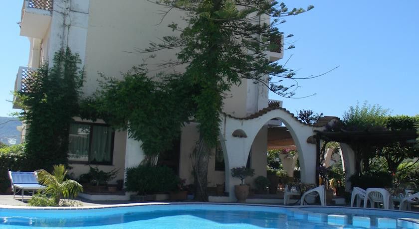 Hotel Punta Faro Capo Vaticano Buitenkant foto