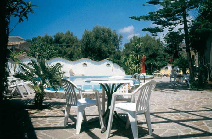 Hotel Punta Faro Capo Vaticano Buitenkant foto