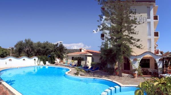 Hotel Punta Faro Capo Vaticano Buitenkant foto